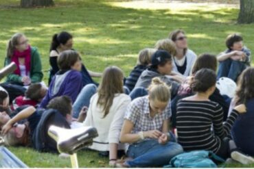 Den Korte Avis | Stor forskel på Øst