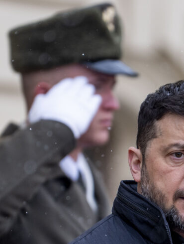 Hemmelig forsendelse af næsten 1 milliard i guld og kontanter til Zelenskyj standset i Ungarn