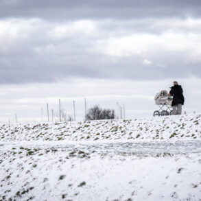 Ret indignationen mod de magtfulde, ikke de rige