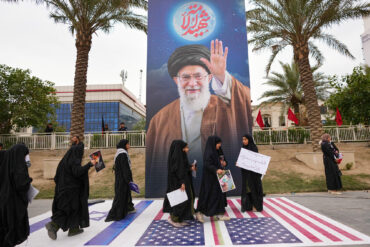 Trump må sige sandheden om Iran