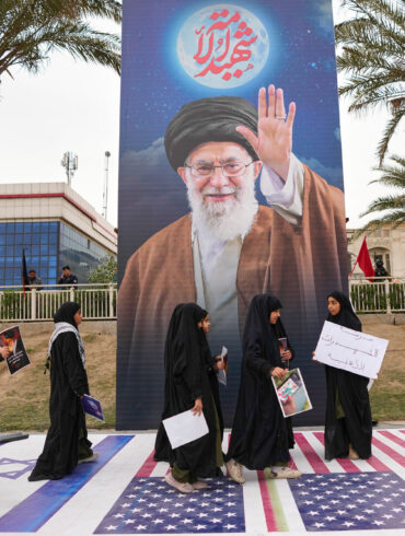 Trump må sige sandheden om Iran