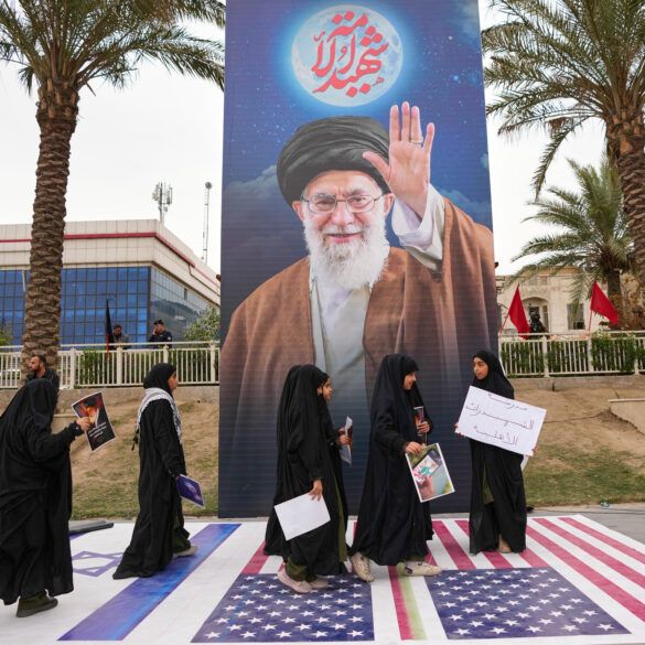 Trump må sige sandheden om Iran