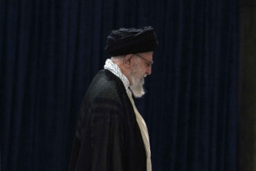 – Ali Khamenei er død