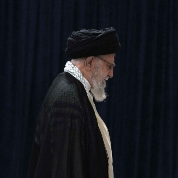 – Ali Khamenei er død