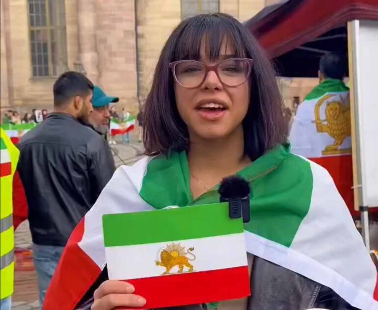 – Jeg er perser, jeg er ikke muslim